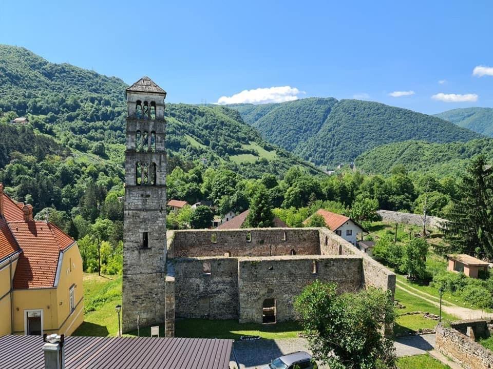Amar Apartmani, Nyaraló