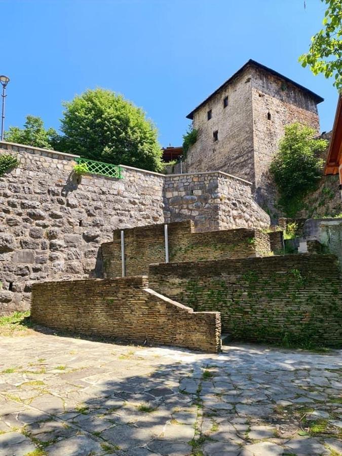 Amar Apartmani, Nyaraló